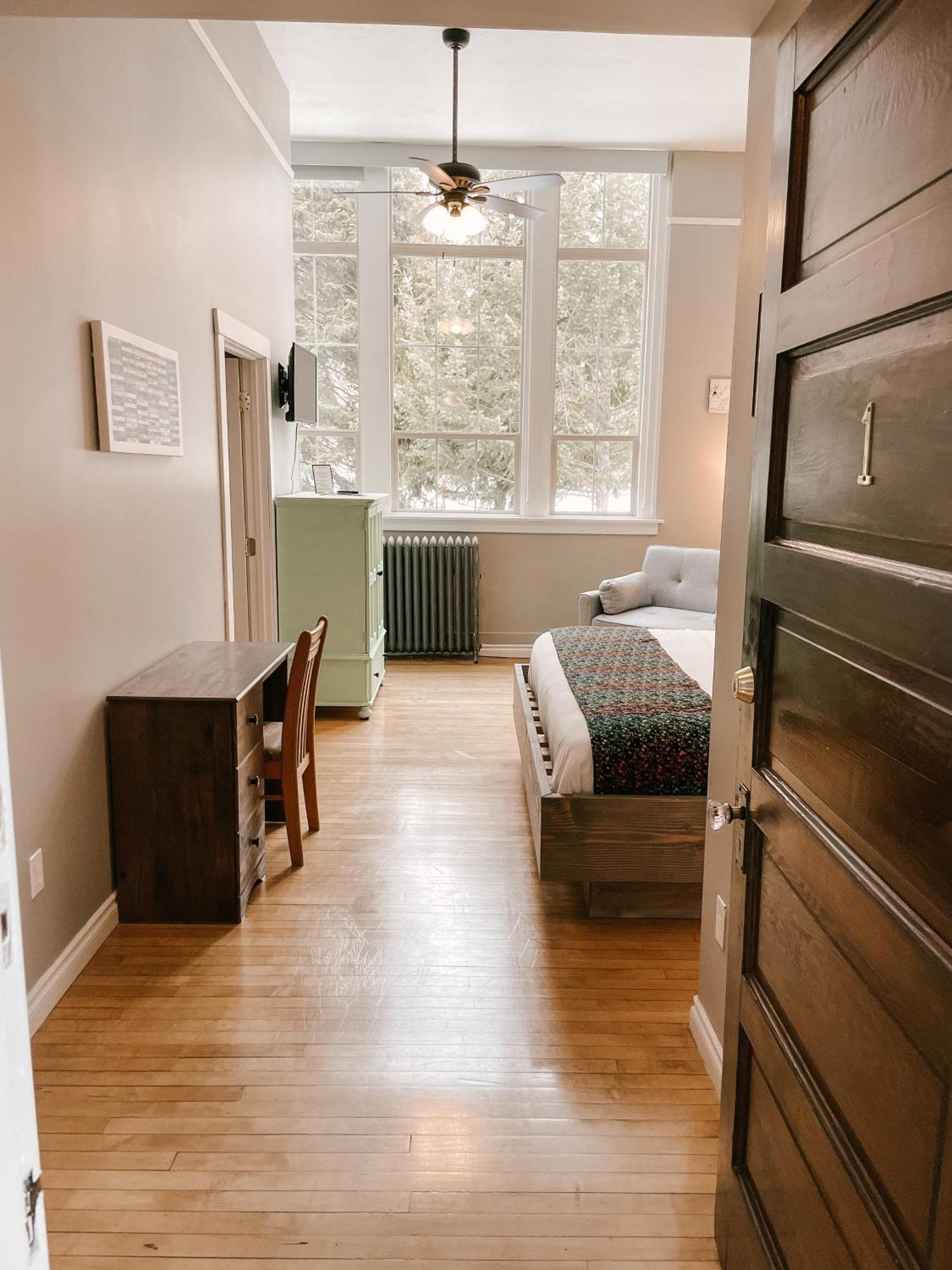 Northside School Bed & Breakfast Бонърс Фери Екстериор снимка
