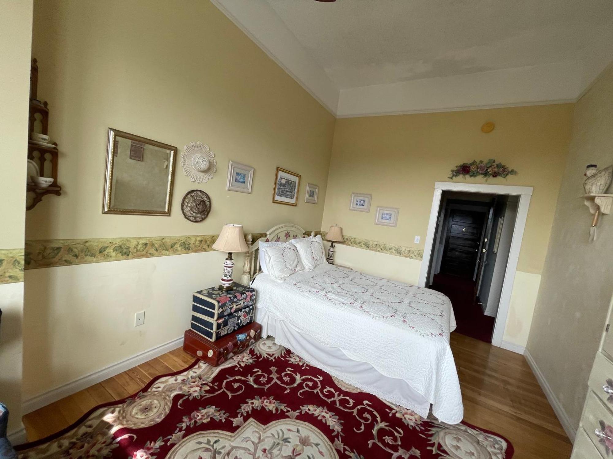 Northside School Bed & Breakfast Бонърс Фери Стая снимка